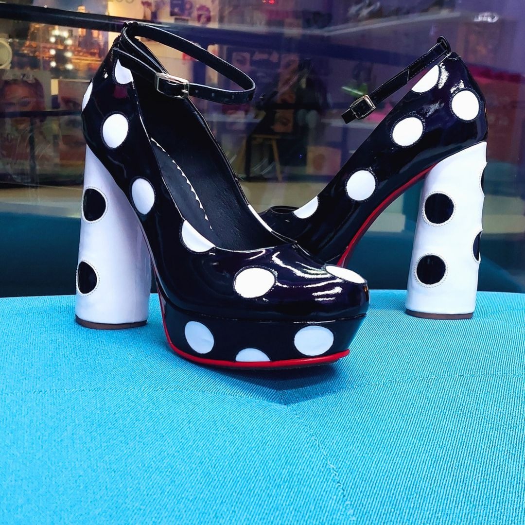 SALE POLKA DOTS NEGRO