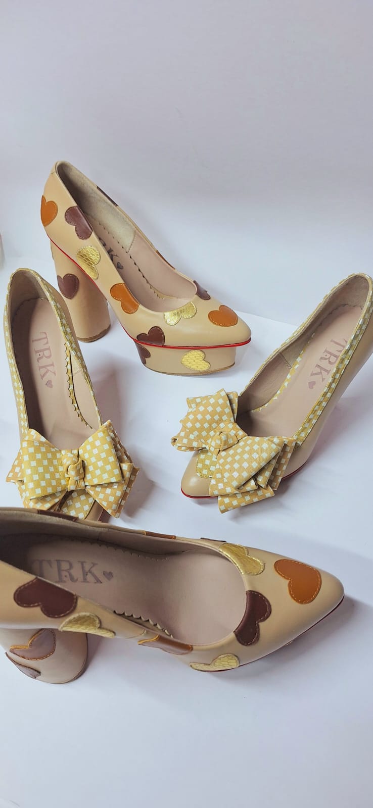 ALICE NUDE GOLDEN